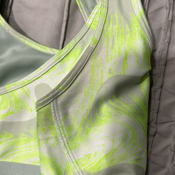 Under armour sports bra - Picture 3 of 7